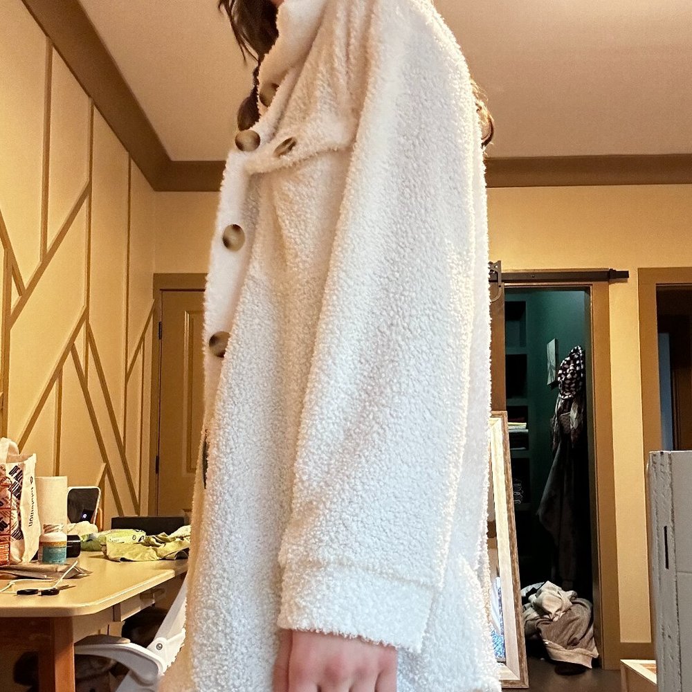 sweater - Picture 4 of 4